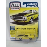 Auto World 1:64 Dodge Challenger T/A 1970 banana